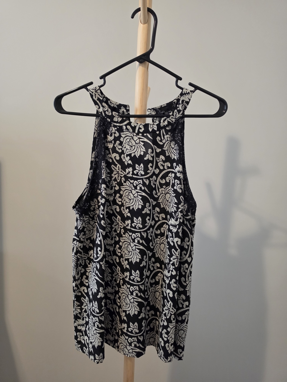 nOir Jewelry Black and White Floral Lace-Trim Top